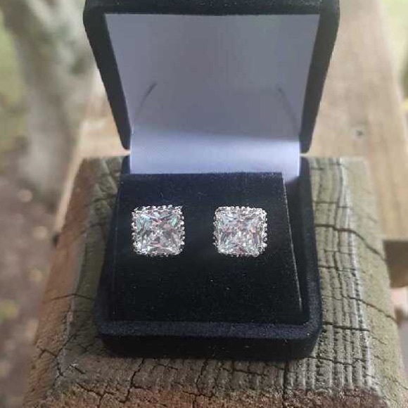 💎1 LEFT💎PRINCESS CUT WHITE SAPPHIRE STUDS - Picture 3 of 5